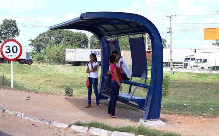 Cidade ganha novas paradas de ônibus