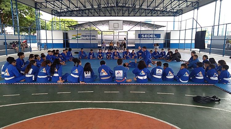 Alunos do Projeto Jiu-Jitsu nas Escolas participam de atividades recreativas