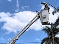 Instalação de lâmpadas de LED melhora a segurança, valoriza espaços públicos e traz economia para o município.