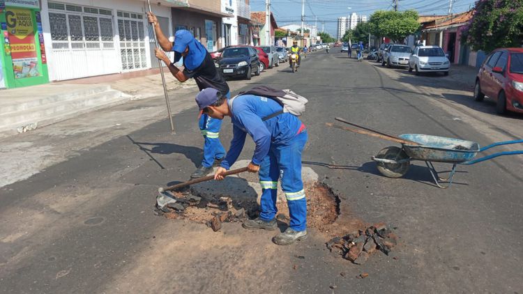 Operação tapa-buracos atua na Vila Lobão, Vila Nova, Jardim Tropical e Centro