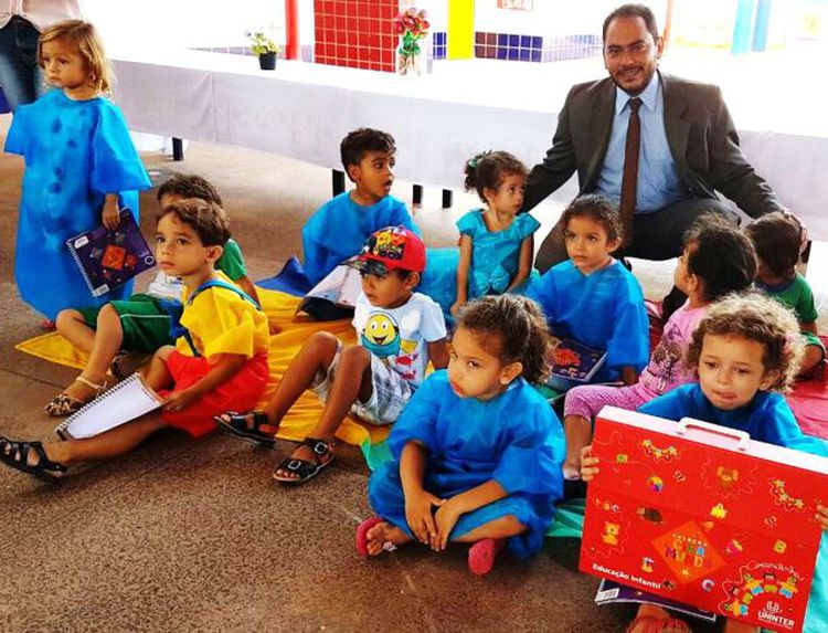 Prefeitura entrega material didático a dez mil alunos da Educação Infantil