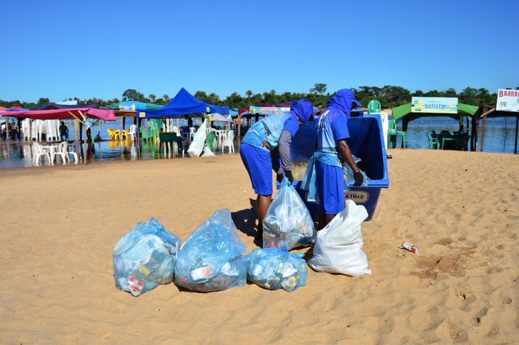 Prefeitura mantém equipes para limpeza e organização das praias