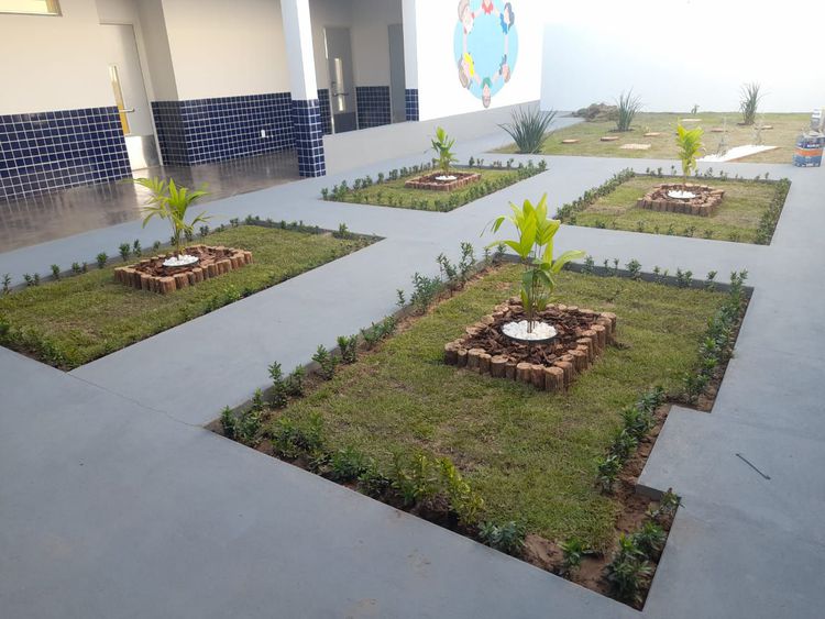 Escola Hérica Barros de Jesus é contemplada com jardinagem e paisagismo