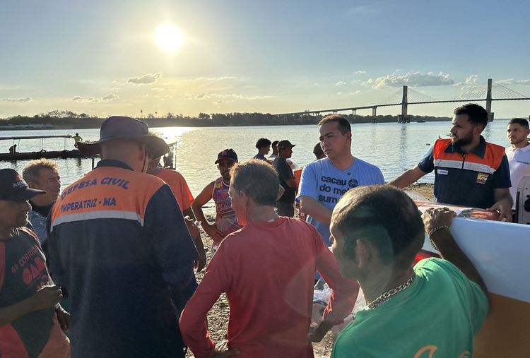 Prefeitura de Imperatriz entrega 500 coletes salva-vidas para barqueiros das praias do Rio Tocantins