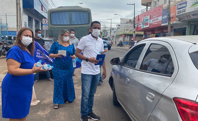 Panfletagem marca abertura das atividades da campanha novembro azul