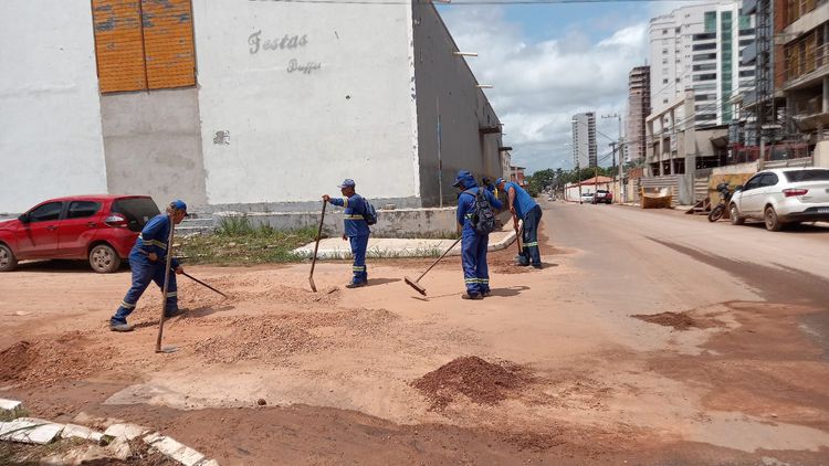 Rua Mário Andreaza passa por manutenção no Maranhão Novo