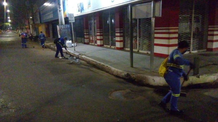 Rua Coronel Manoel Bandeira recebe ações de limpeza urbana