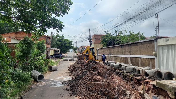 Começa drenagem profunda da Rua Projetada na Nova Imperatriz