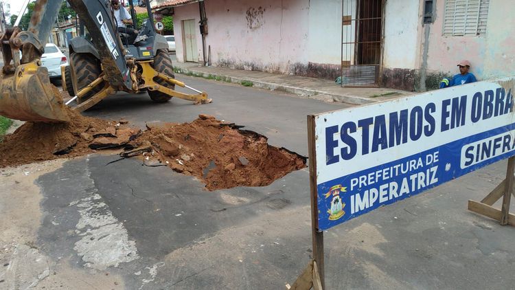 Drenagem profunda da rua Gonçalves Dias passa por manutenção no Centro
