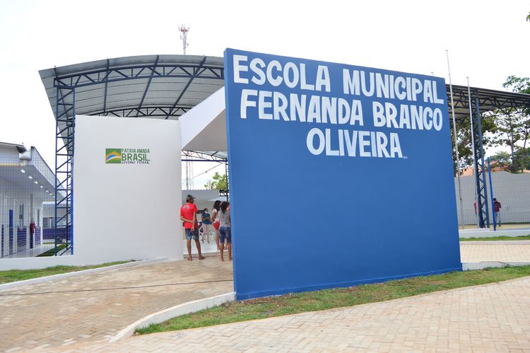 Comunidade do bairro Habitar Brasil recebe escola nova construída do zero