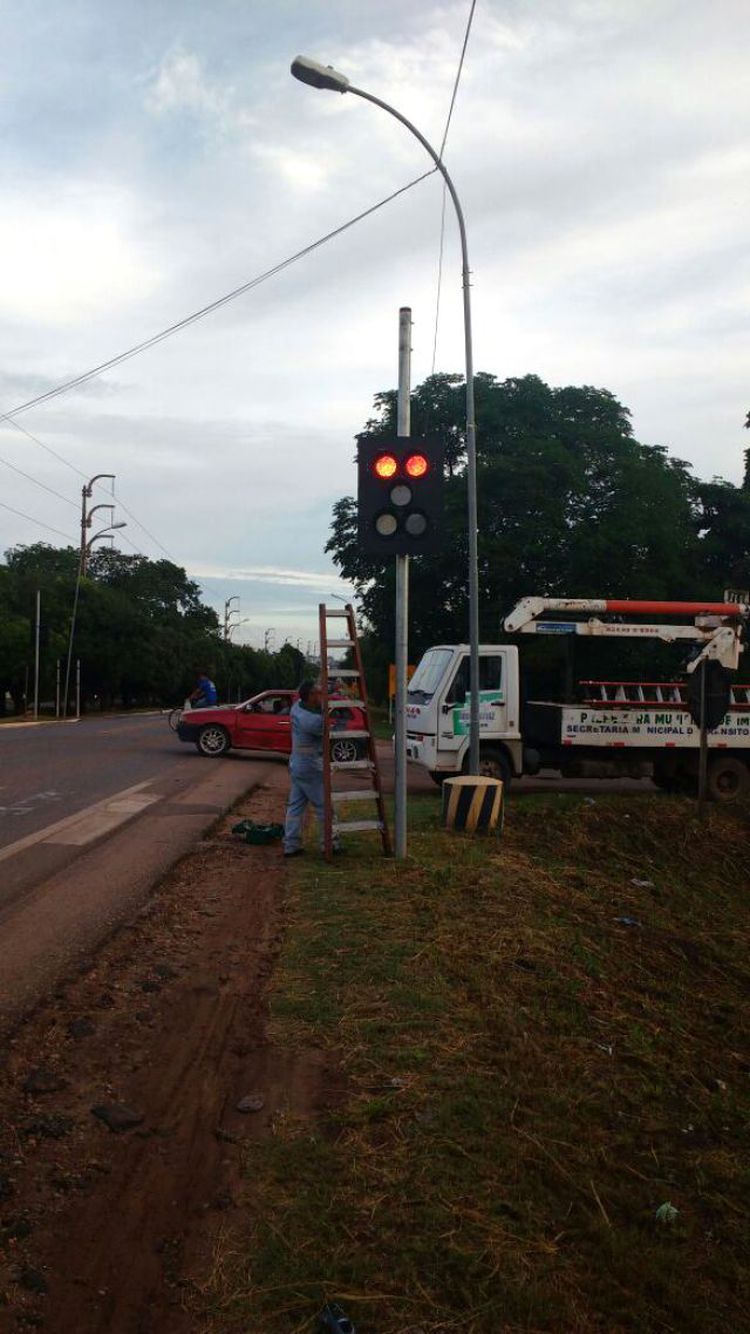 Setran realiza manutenção de semáforo na BR-010, na Vila Lobão