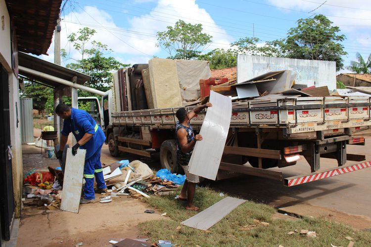 Limpeza Pública atua na reconstrução das áreas atingidas pelas enchentes