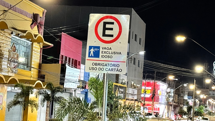 SUTRAN instala placas de sinalização no centro comercial da cidade