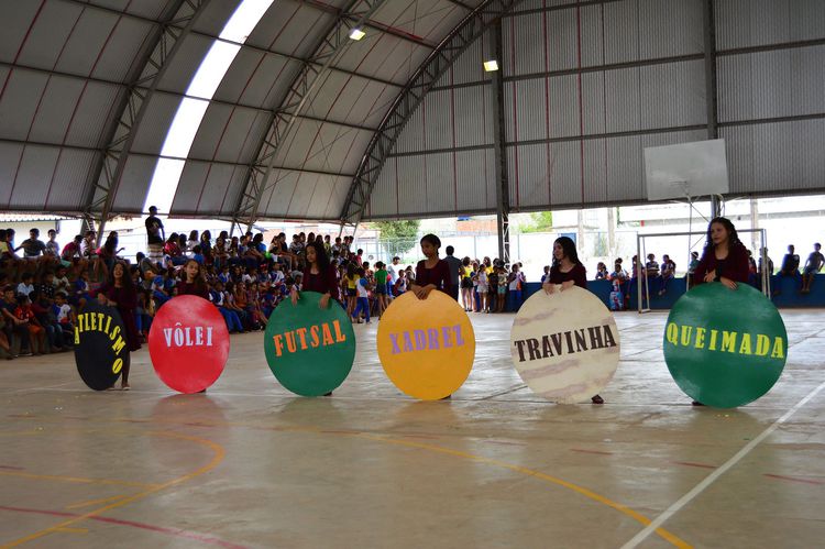Escola Madalena de Canossa promove copa esportiva entre alunos
