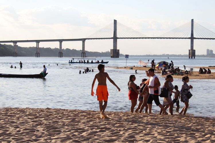 Prefeitura garante acessibilidade para pessoas com mobilidade reduzida na Praia do Cacau