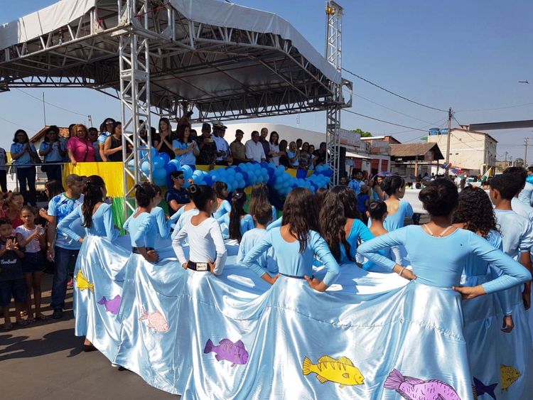 Participação popular marca desfile no Santa Rita