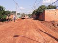 Depois de concluída obra de drenagem, Prefeitura realiza terraplanagem da Avenida Pernambuco na Vila Fiquene