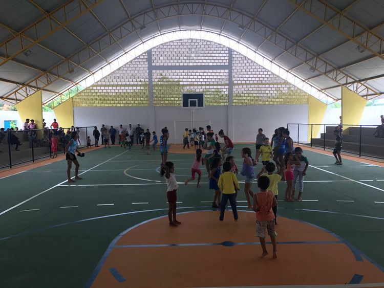 Inauguração de quadra poliesportiva concretiza sonho do povoado "Km 1700"