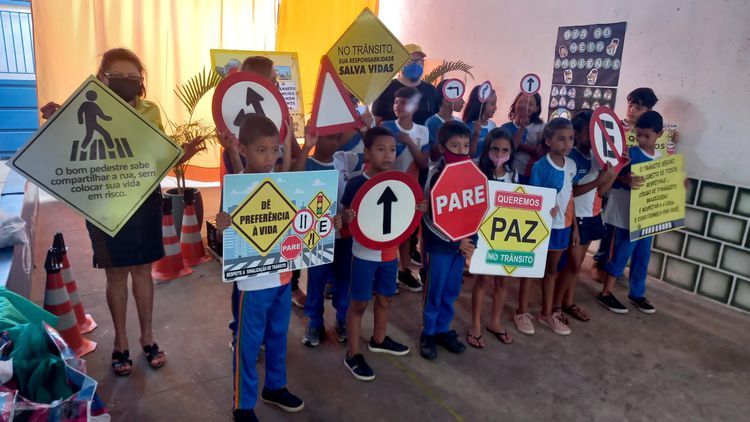 Escola Tomázia de Carvalho recebe palestra sobre mudanças no Código de Trânsito Brasileiro