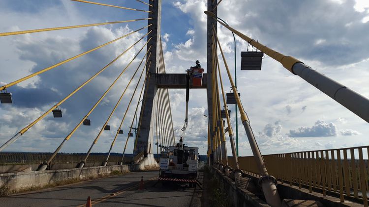 Prefeitura realiza manutenção na iluminação da Ponte Dom Affonso Felipe Gregory