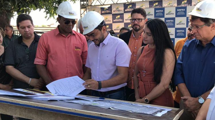 Prefeito Assis Ramos assina ordem de serviço para construção do Shopping da Cidade