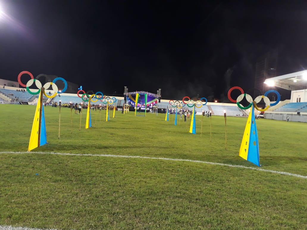 <p>Come&ccedil;ou a solenidade de abertura dos Jogos Escolares Imperatrizenses 2018. No palco, show da banda Madame Lulu, no est&aacute;dio Frei Epif&acirc;nio.</p>