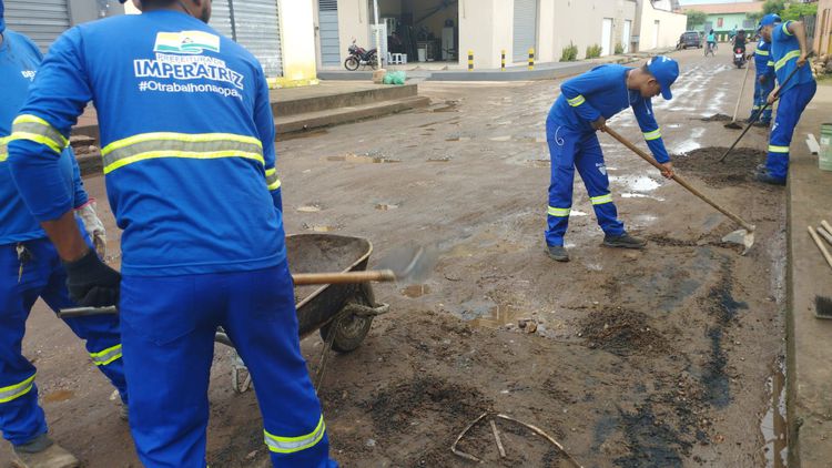 Ruas Dom Marcelino e Euclides da Cunha recebem melhorias no sistema de drenagens na Vila Nova