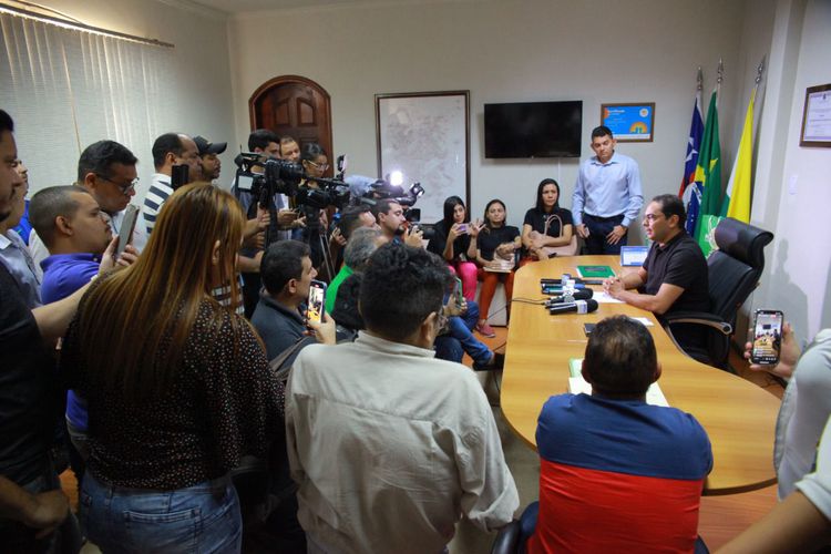 Prefeito Assis Ramos anuncia medidas para aumentar a segurança nas escolas