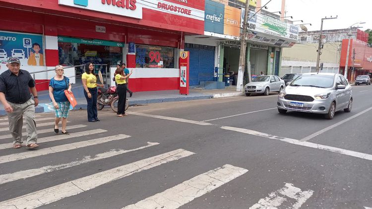Campanha “Pé na Faixa” realiza ação na Avenida Getúlio Vargas com rua Alagoas