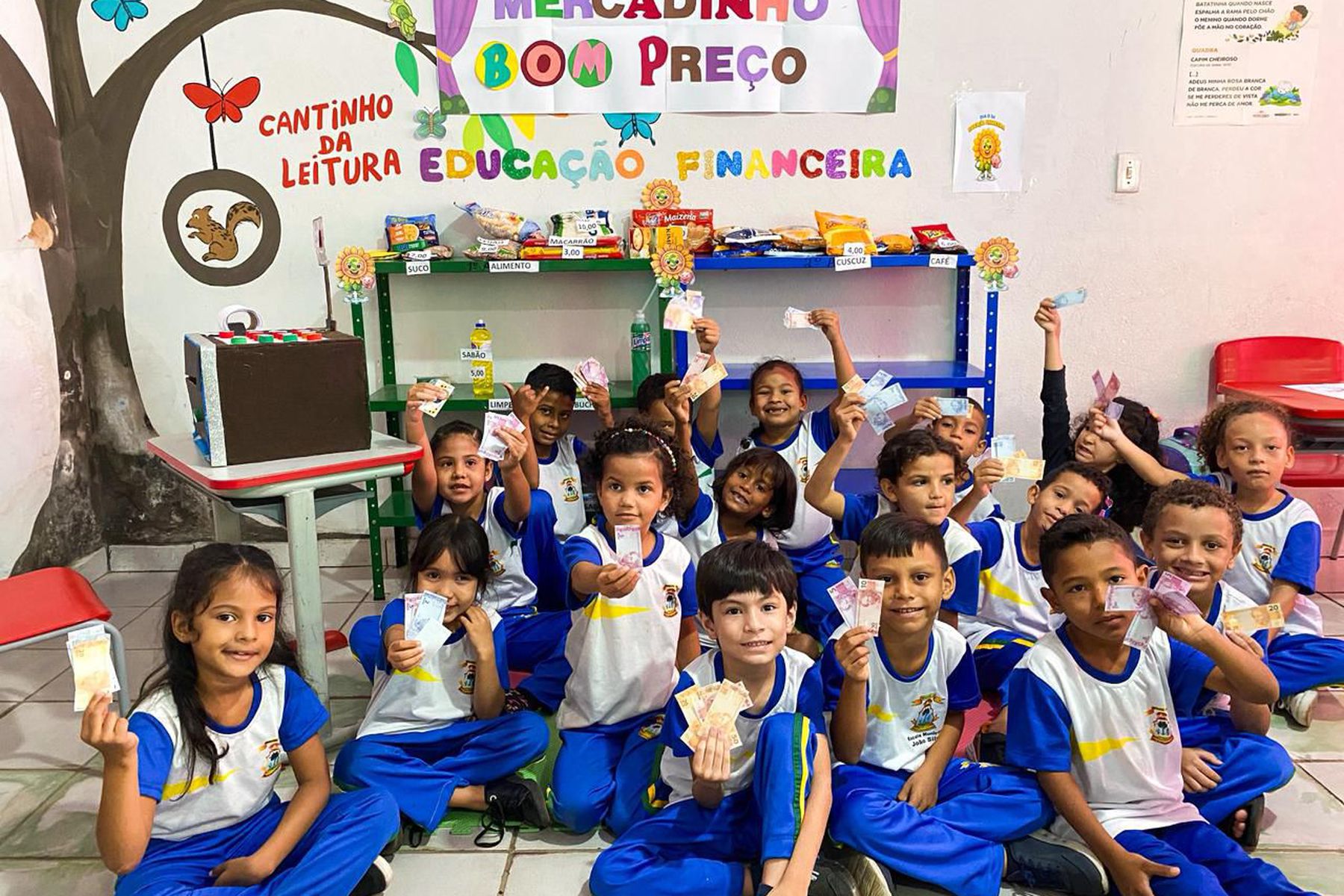 Escola Municipal João Silva realiza ações pedagógicas no Dia D de Educação Financeira