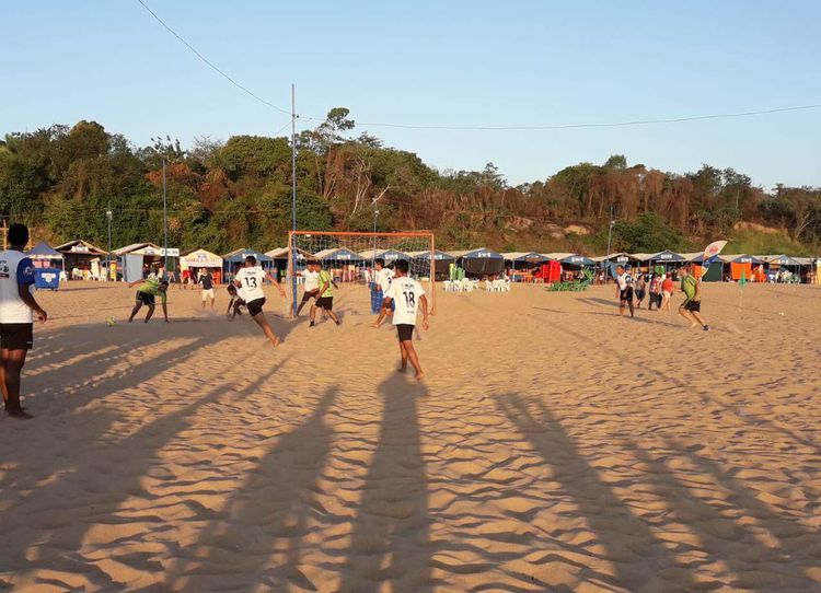Beach soccer movimenta Praia do Cacau no final de semana