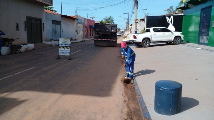 Manutenção de vias públicas chega em mais dez bairros