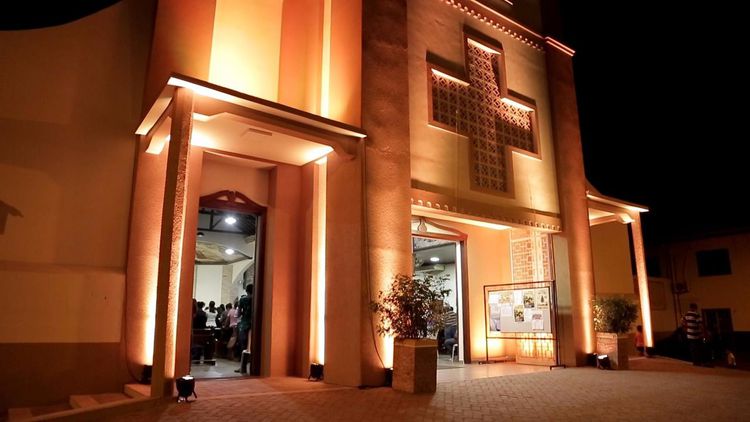 Templos religiosos ganham iluminações artísticas bancadas pela prefeitura
