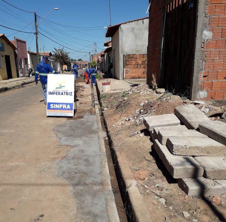 Prefeitura leva serviços de drenagem superficial Vilinha e Centro