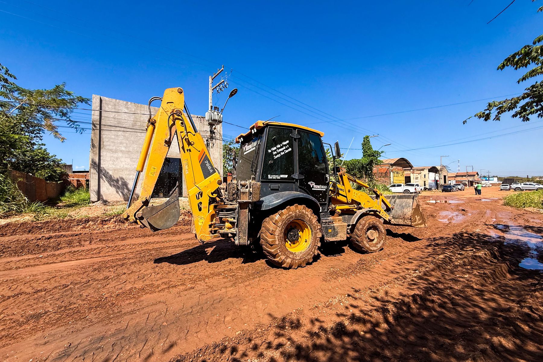 SINFRA inicia obras de drenagem profunda e pavimentação no Jardim Tropical