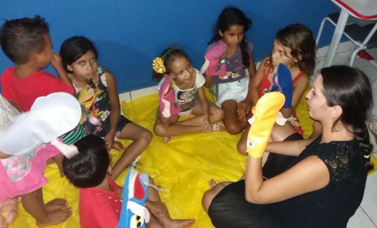 Enquanto pais estudam, crianças participam de atividades lúdicas na EJA