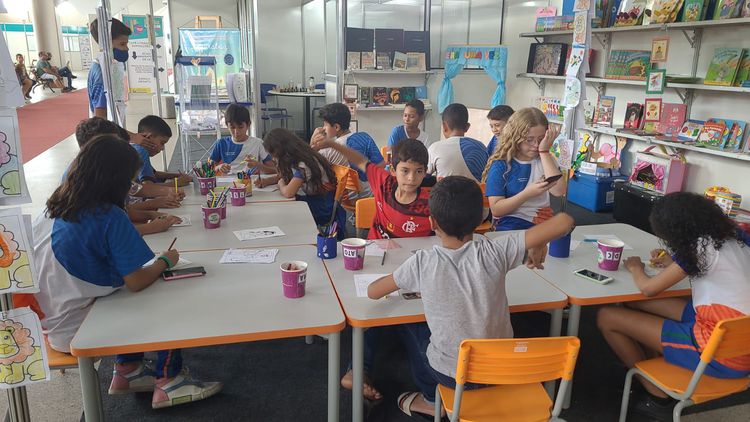 Educação leva atividades do Clube de Robótica para 18º Salão do Livro