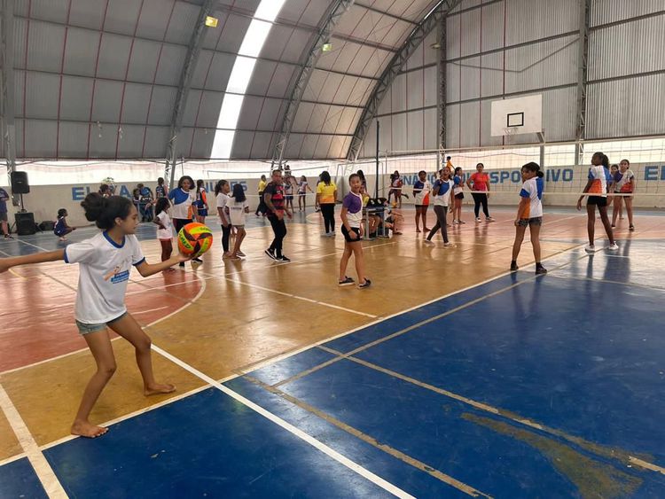 Escolas municipais marcaram presença no I Festival de Voleibol