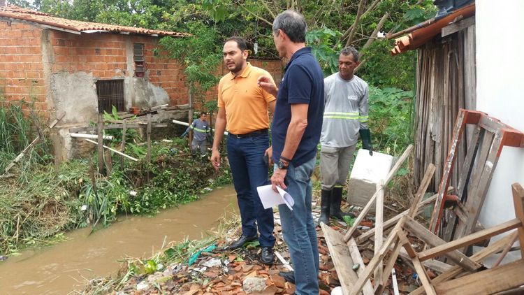 Prefeitura e Governo do Estado intensificam limpeza de riachos