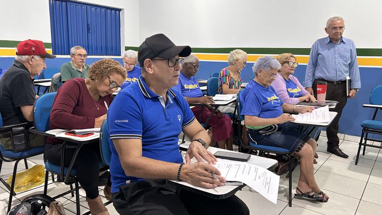 Parceria entre SEDES e UEMASUL oferece aulas de inglês para idosos em Imperatriz