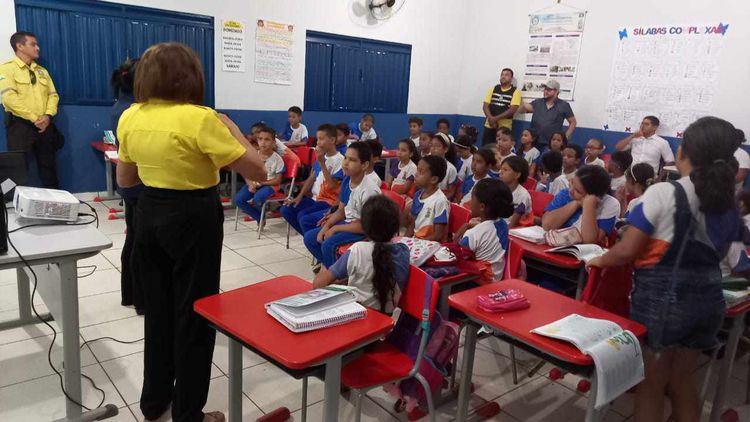Palestra sobre Educação para o trânsito orienta alunos da Escola Maria Evangelista de Souza