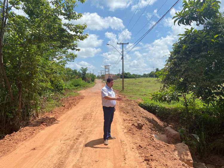 Sinfra recupera drenagem e estrada do povoado Cacauzinho