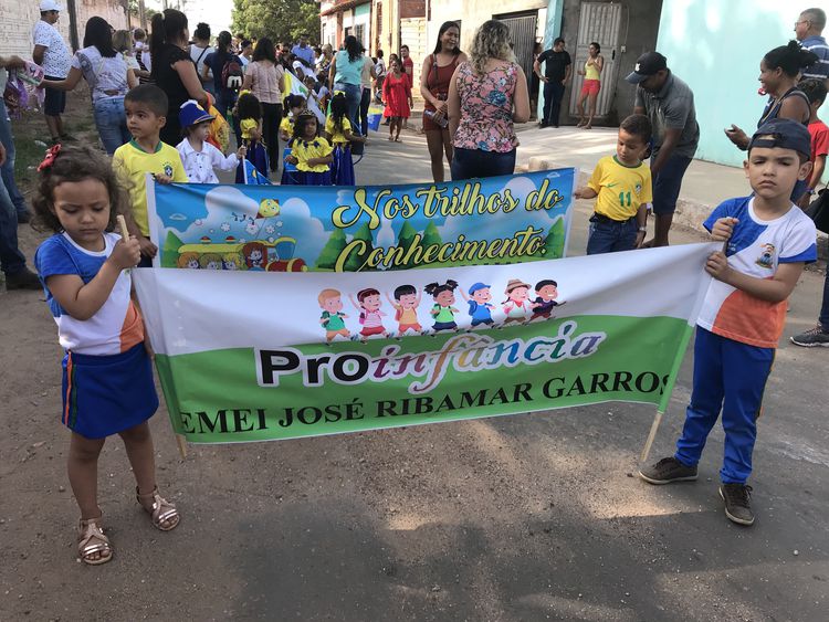 Crianças da educação infantil participam de ato cívico na semana da independência