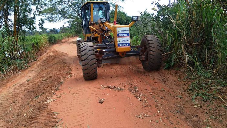 Prefeitura inicia recuperação da estrada de acesso ao povoado Embiral