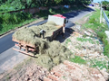 Câmeras da Superintendência de Videomonitoramento registraram o descarte irregular de lixo em terreno baldio no bairro Morada do Sol.