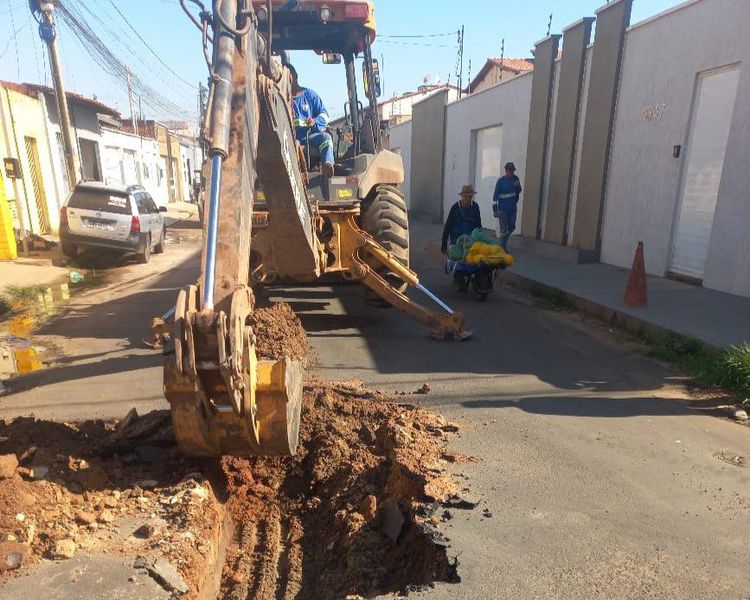 Frentes de serviço de limpeza e drenagem atuam em diversos pontos