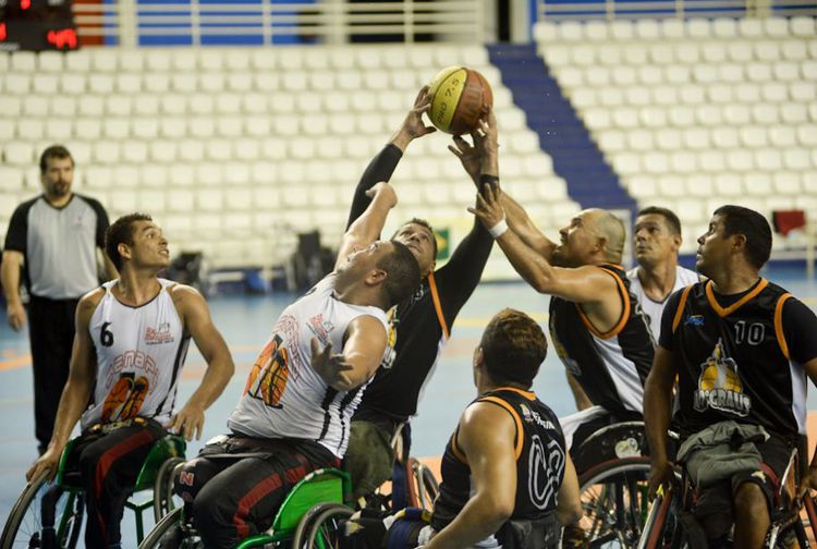 Equipe de basquete sobre rodas do Cenapa viaja para torneio em São Paulo