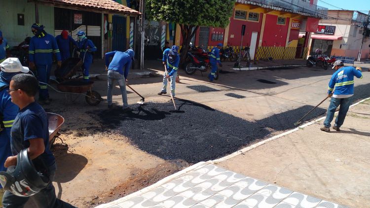 Sinfra realiza manutenção viária com serviços de revitalização e bloqueteamento de ruas e avenidas