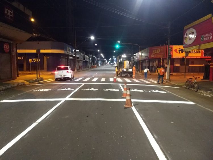 Prefeitura revitaliza faixas de pedestres na Avenida Getúlio Vargas