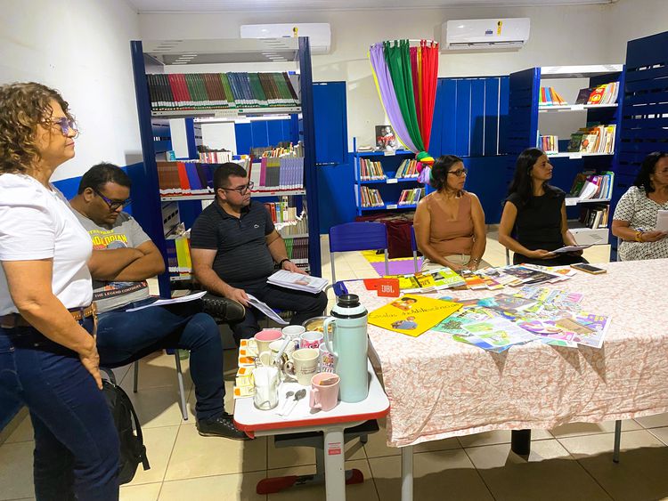Professores do município participam de formações do Programa Escola das Adolescências